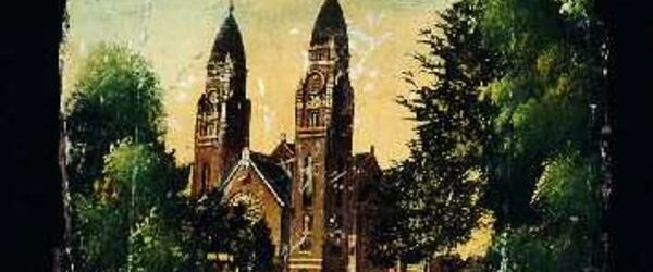 Souvenir "Rotterdam", ingekleurde foto van Koninginnekerk te Crooswijk op schijf naaldhout