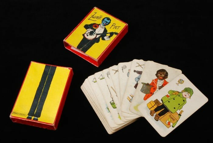 Uitwerpselen werknemer kennisgeving Collectiestuk: Kaartspel met opschrift "Zwarte Piet" in uitschuifbare doos  | Museum Rotterdam