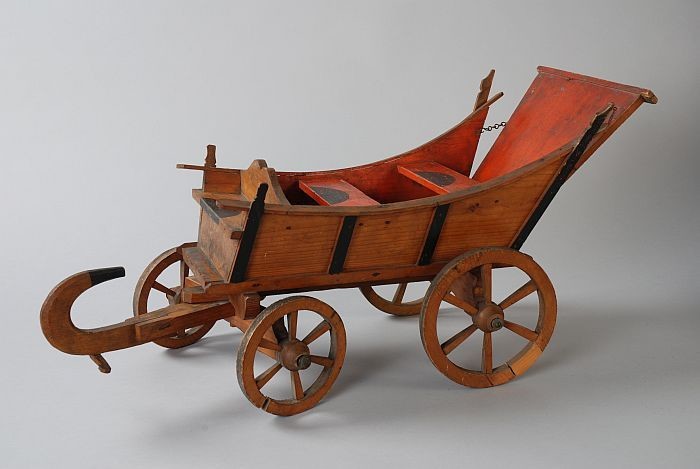Collectiestuk: Model van houten boerenwagen, omhoog gekrulde disselboom | Museum