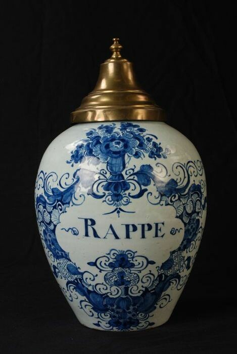 wijs Aanvrager Helm Collectiestuk: Delfts blauwe tabakspot met koperen deksel en tekst "RAPPE"  | Museum Rotterdam