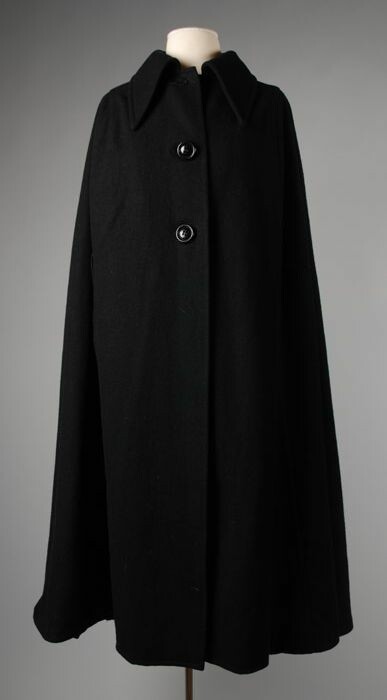 type zoals dat teksten Collectiestuk: Zwarte wollen cape, uniform Maasoord | Museum Rotterdam