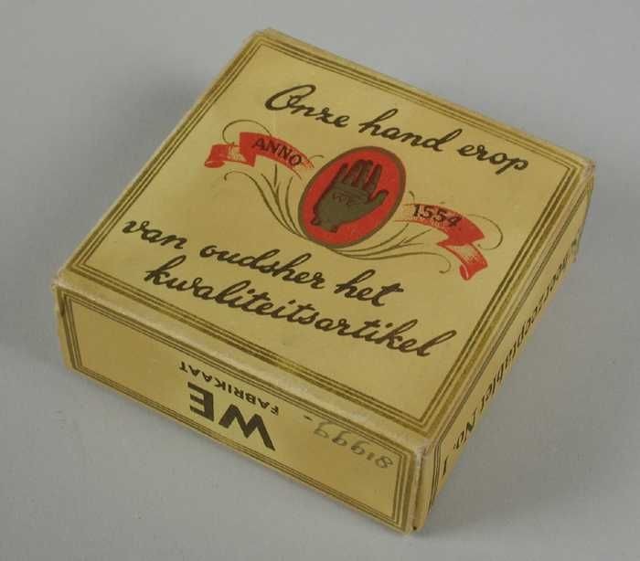 isolatie Genre toenemen Collectiestuk: Ronde tablet scheerzeep van "DE VERGULDE HAND" in originele  doos | Museum Rotterdam
