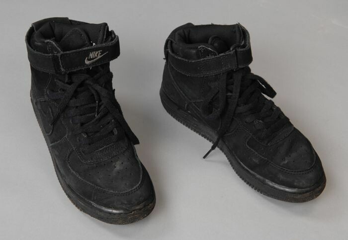 Overleving Bewusteloos verlies Collectiestuk: Paar zwarte half hoge sportschoenen van Nike | Museum  Rotterdam